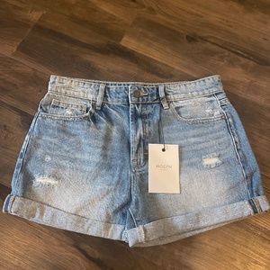 *NWT* Hidden Jeans: Classic Cuffed Jean Shorts - Size S